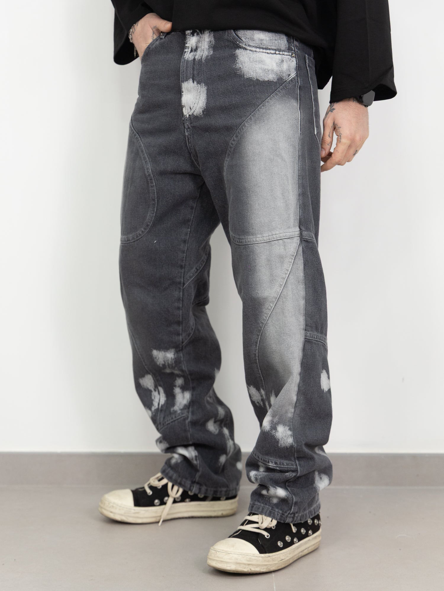 Baggy with-cuts